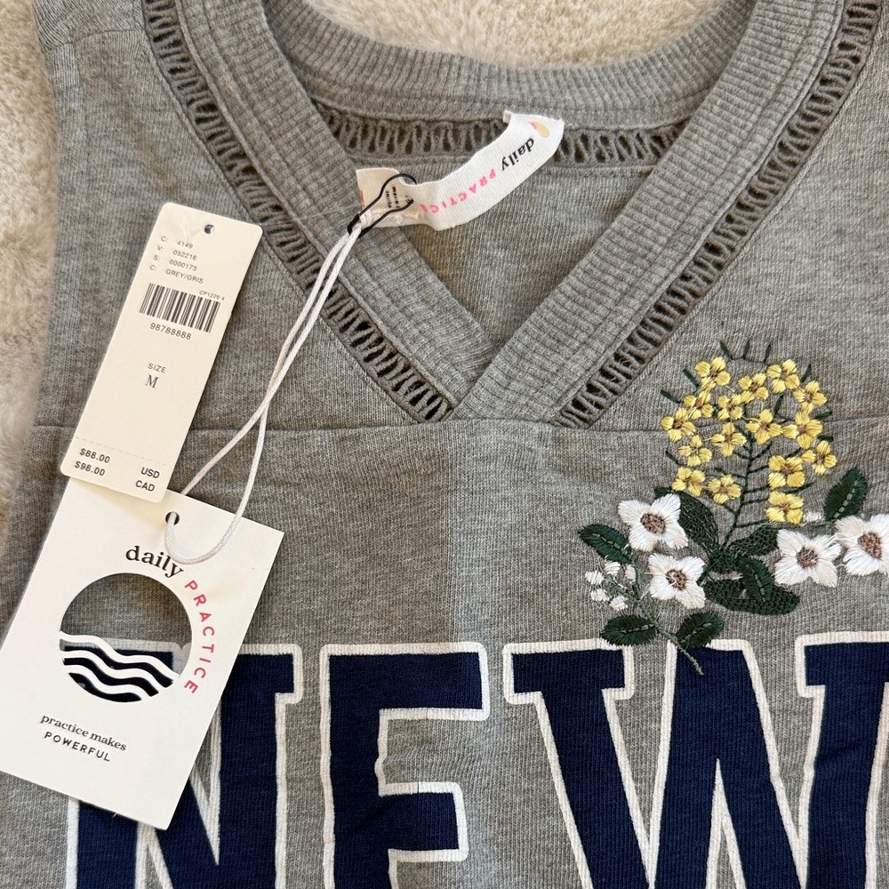 Daily practice tank. Gray New York Sleeveless Top with Floral Embroidery - Picture 2 of 5